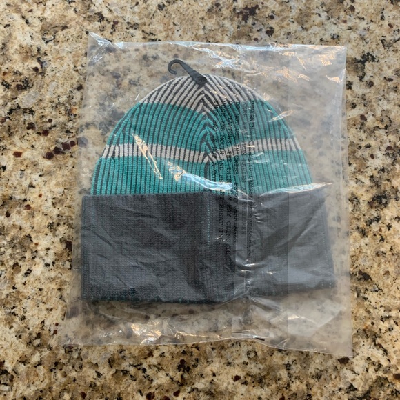 ❄️Fila Ribbed Beanie - Picture 3 of 3